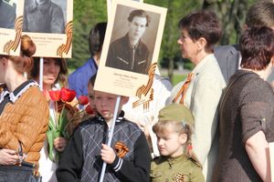 Парад Победы в Великих Луках (фото)