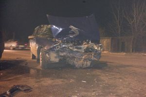 В Великих Луках столкнулись ИЖ и Рено (фото)