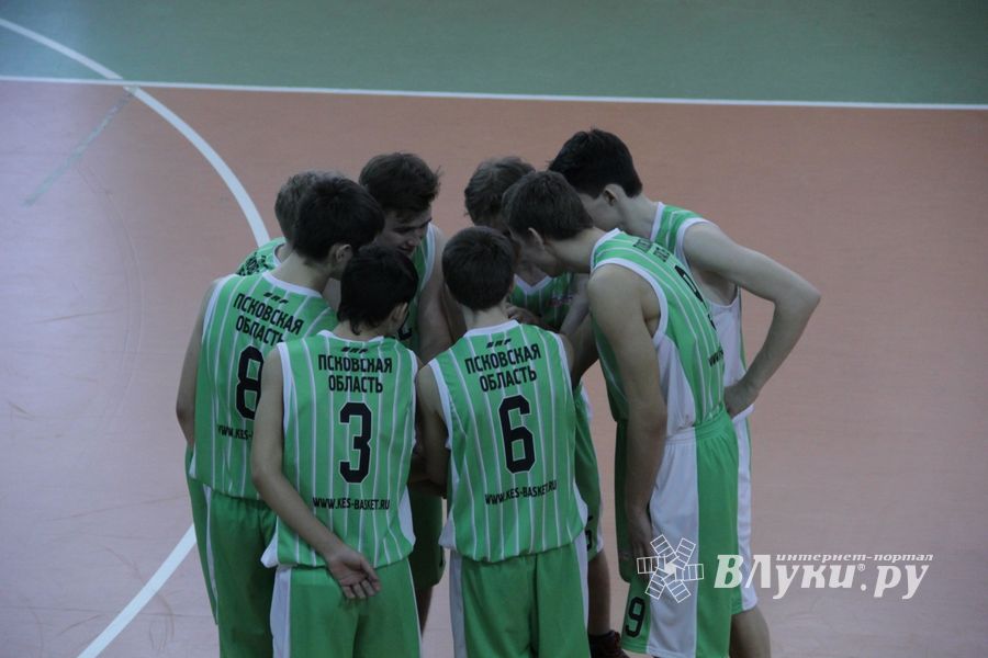 В Великих Луках состоялся финал «Кэс-Баскет»