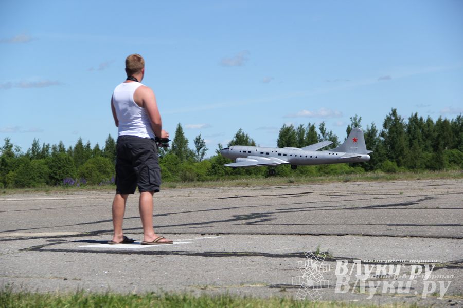 В Великих Луках прошел Фестиваль авиамодельного спорта (фото)