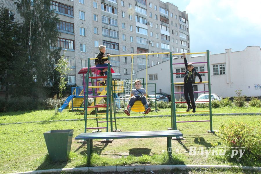 В сквере на Вокзальной обновилась детская площадка (ФОТО)