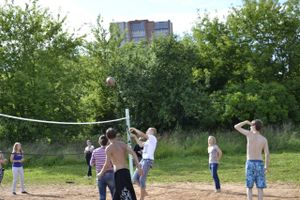 Прошла первая городская пляжная вечеринка «Выгуливаем КеДы»