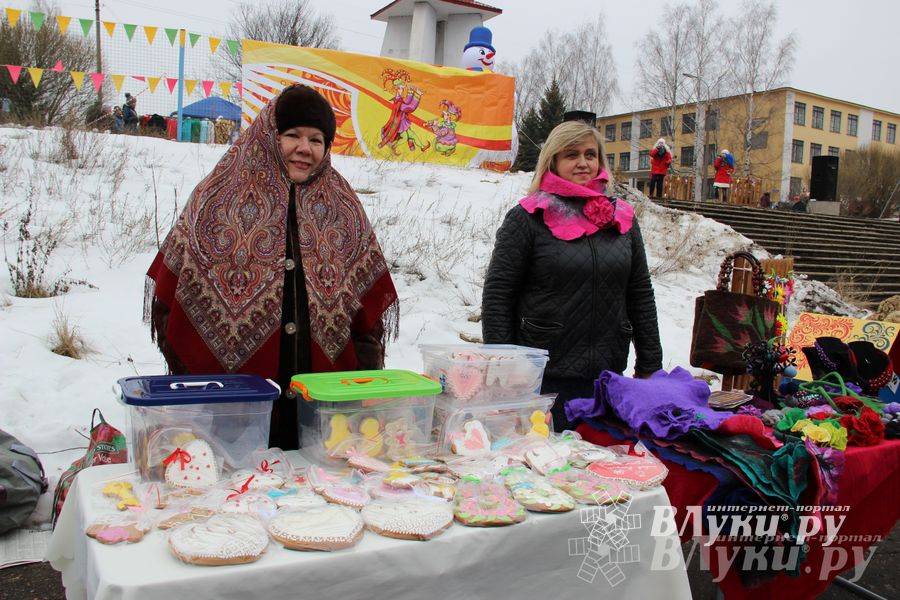 В Великих Луках состоялись проводы Широкой Масленицы — 2015 (фото)