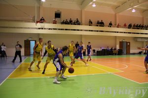 В Великих Луках проходят игры Чемпионата АСБ (фото)