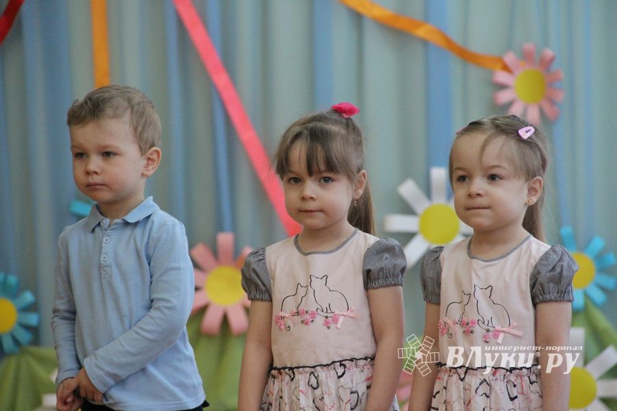 Малыши сада №1 поздравили мам и бабушек с 8 марта