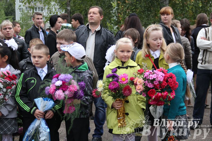 Школы города отметили 1 сентября (фото)