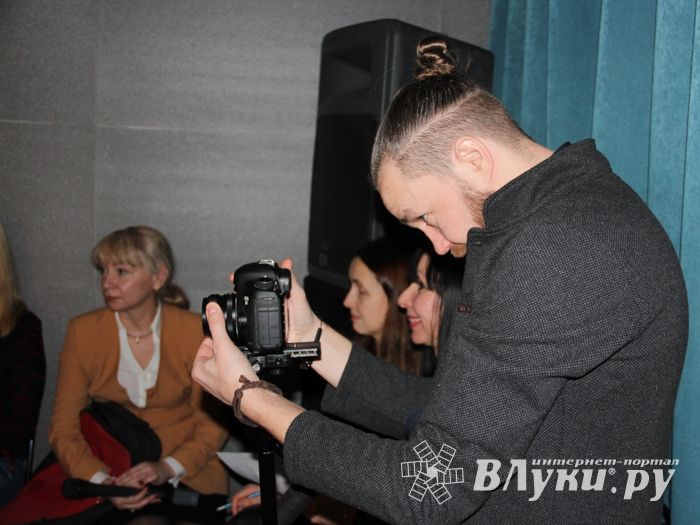 Участники медиапроета «Новые Голоса ДЕТИ на Новом Радио Великие Луки» записали видеоролики (ФОТО)