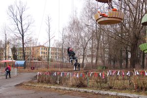 В Великих Луках в Парке культуры и отдыха полным ходом идёт подготовка к празднованию Масленицы (фото)