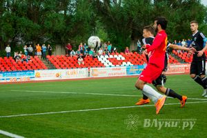 Матчи по футболу в рамках Первенства России проходят в Великих Луках (фото)