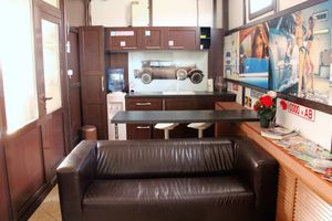 Автомойка в Великих Луках дарит подарки в День автомобилиста (ФОТО)