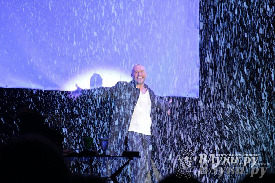 Максим Аверин выступил в Великих Луках с моноспектаклем (фото)