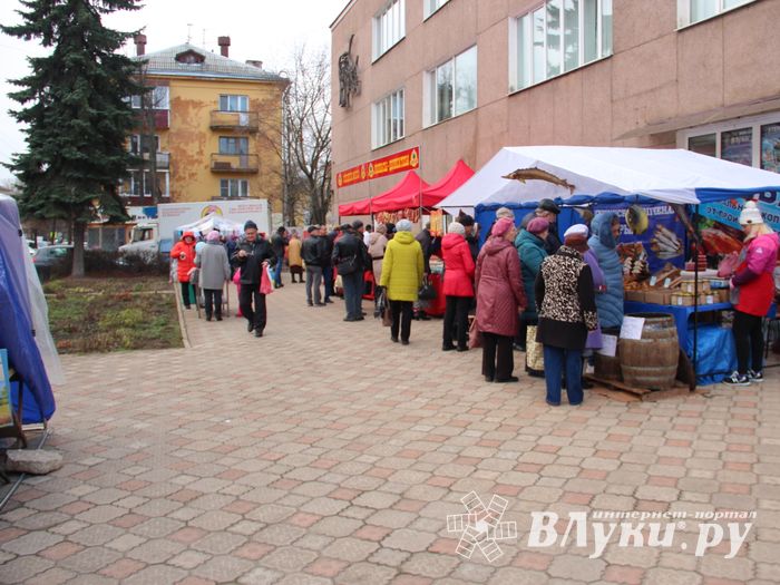 В Великих Луках открылась 10-я универсальная выставка (ФОТО)