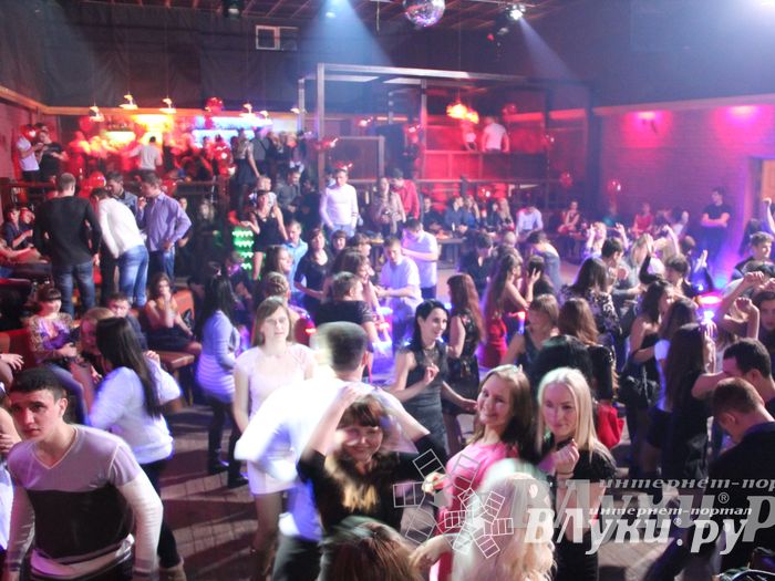 14 февраля в клубе «Хотэй» состоялось ежегодное шоу для влюбленных «Love Story»