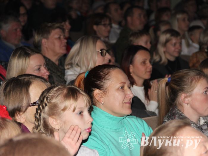 В ГДК им. Ленина прошёл концерт ко Дню матери (ФОТО)