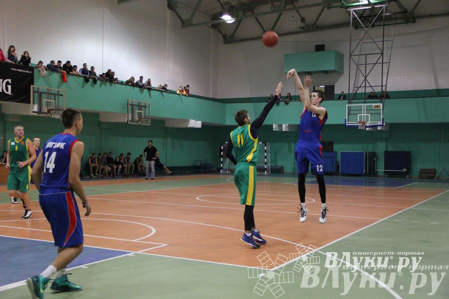 Команда «Экспресс» стала обладательницей Кубка г. Великие Луки по баскетболу