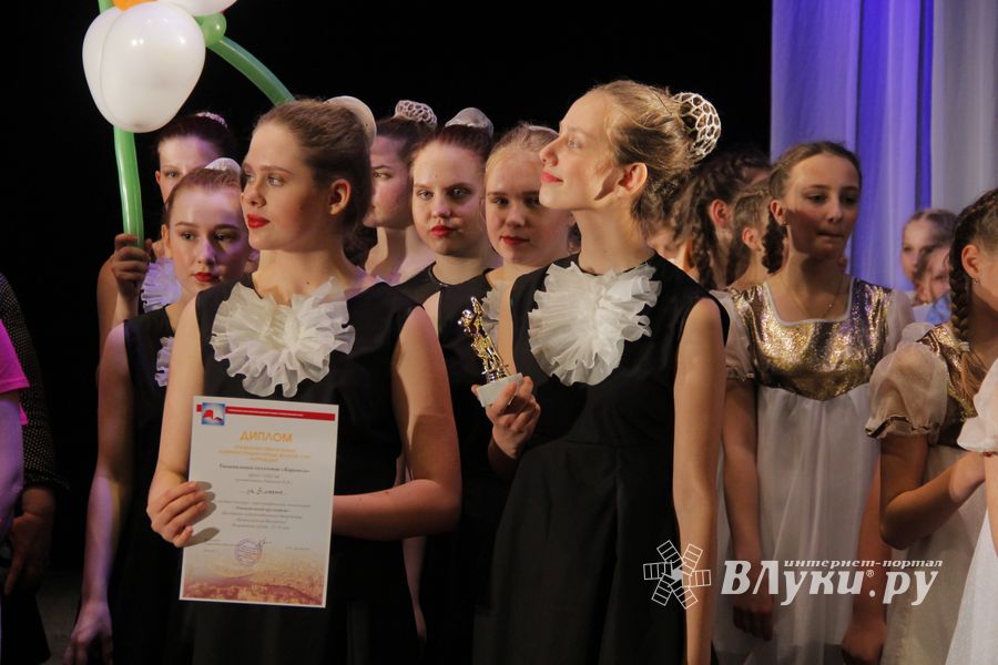 Великие Луки встретили День танца (ФОТО)