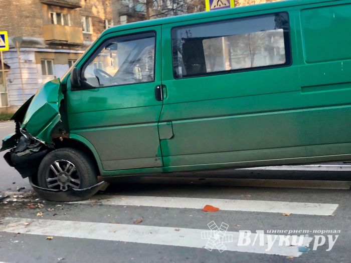 Фотофакт: ДТП в Великих Луках