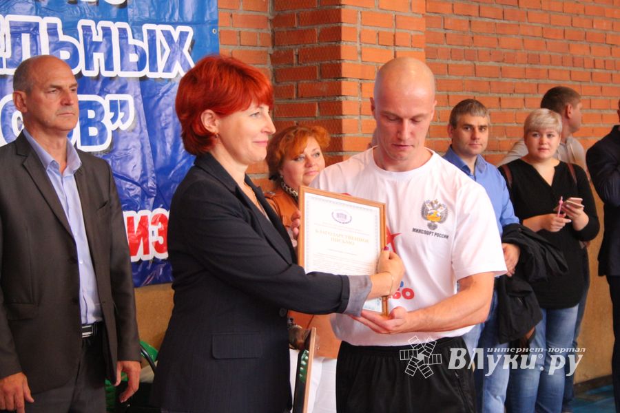 В Великих Луках проходит турнир по самбо (ФОТО)