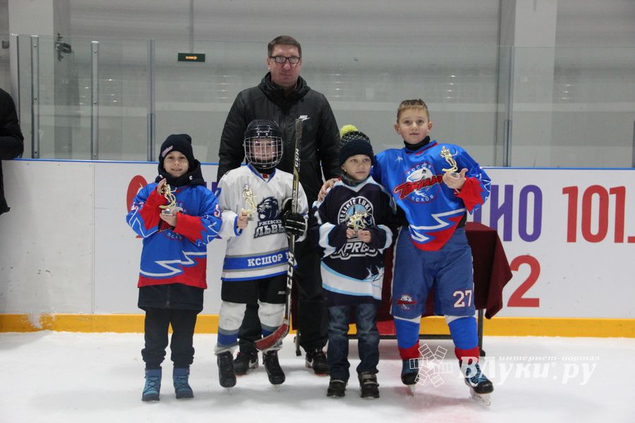 Детский турнир по хоккею прошел в Великих Луках (ФОТО)