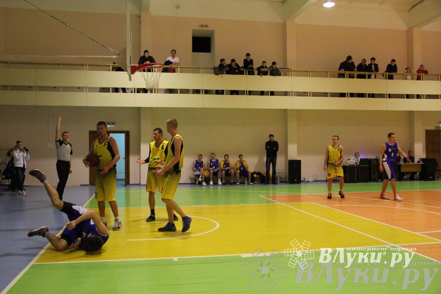 В Великих Луках проходят игры Чемпионата АСБ (фото)