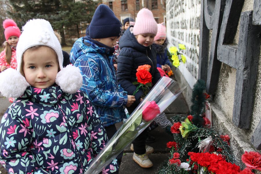 Самые юные великолучане отметили День освобождения города (ФОТО)