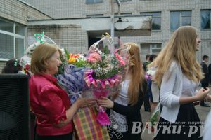 «Последний звонок» в школах Великих Лук