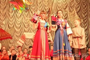  Рождественский концерт ансамбля «Заряница» прошел в Великих Луках (фото)