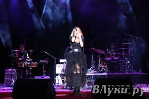 В ДК ЛК состоялся концерт певицы МакSим