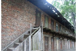 Великолучан пугают полуразрушенные здания в центре города (фото)