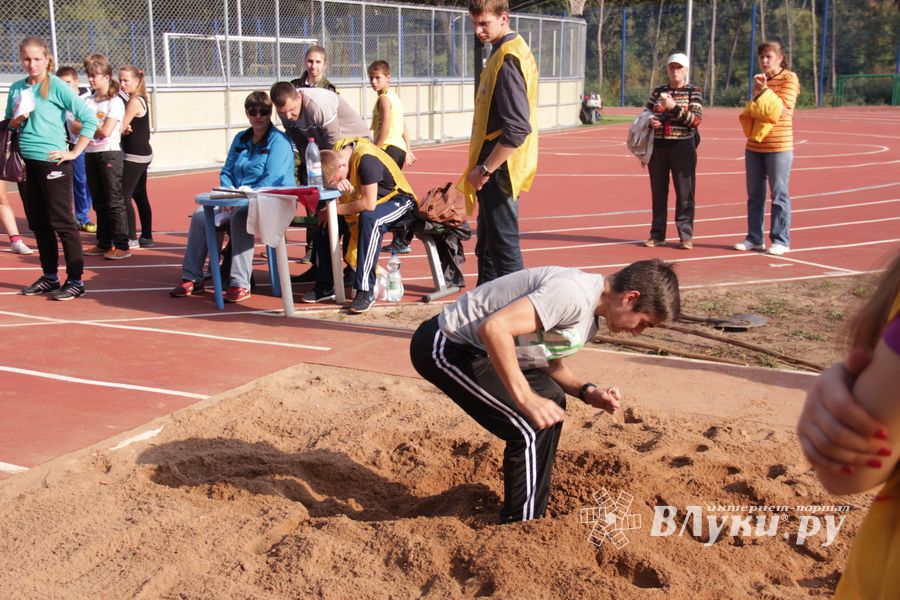 В Великих Луках состоялись соревнования «Шиповка юных» (фото)