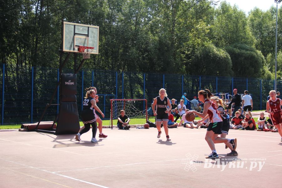 Спортивними мероприятиями отметили День физкультурника в Великих Луках (ФОТО)