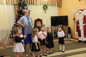 В Великие Луки пришла пора новогодних утренников (ФОТО)