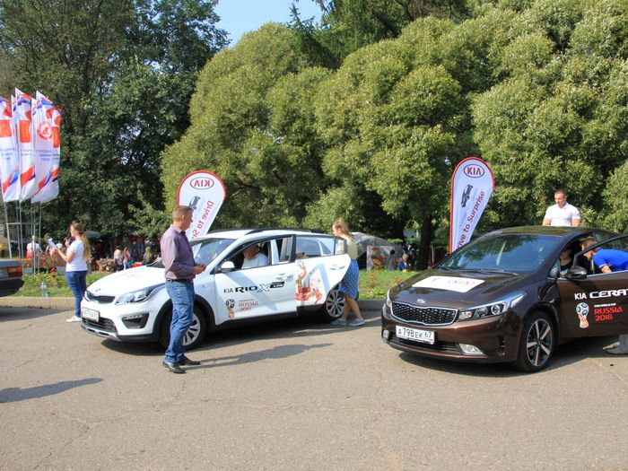 В Великих Луках в День Города прошла «Автовыставка 2018 - ЛЕТО» (ФОТО)