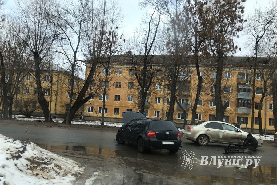 ДТП на выезде с АЗС на проспекте Гагарина (ФОТО)