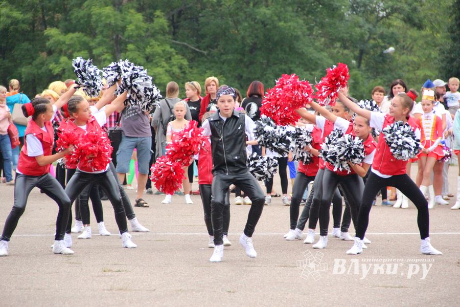 В Великих Луках проходит ​Международный фестиваль-конкурс среди мажореток и барабанщиц (ФОТО)