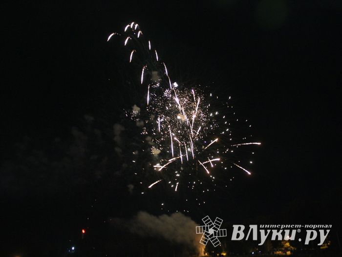 Огненные шоу состоялись над Ловатью (ФОТО)