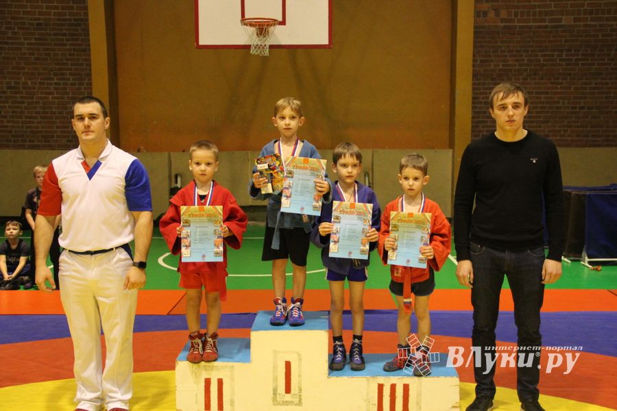 Великолукские самбисты завоевали 11 золотых наград (ФОТО)