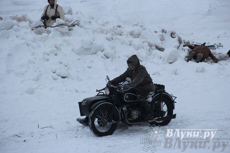 Реконструкция битвы за освобождение Великих Лук