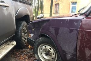 В Великих Луках, на ул. Заслонова, произошло ДТП с тремя автомобилями (ФОТО)