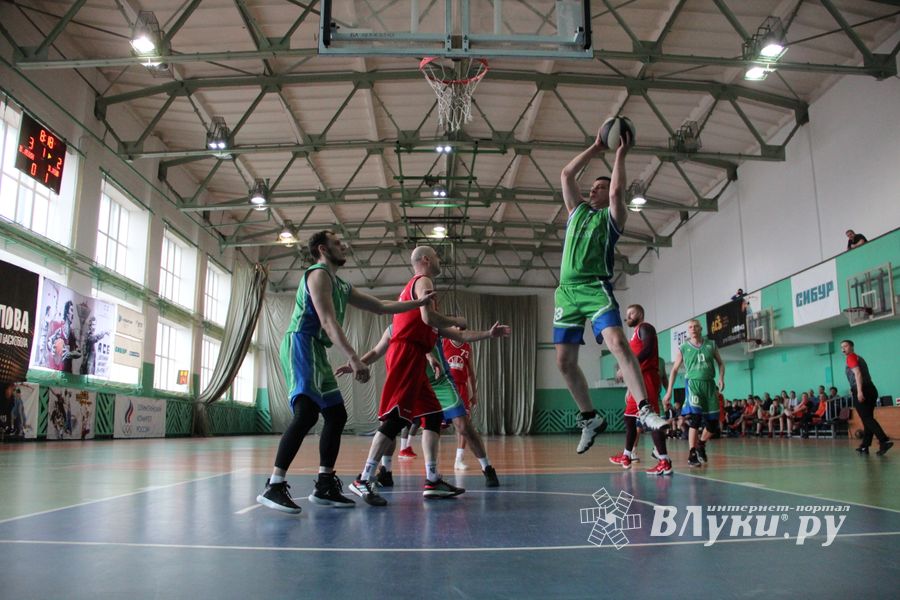 Великолучане — серебряные призеры межрегионального турнира ветеранов баскетбола (ФОТО)