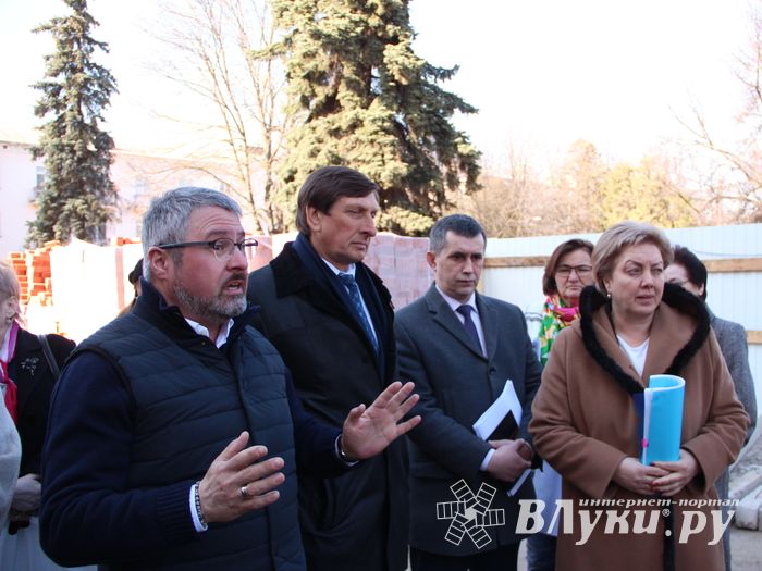 В театре не могут быть пластиковые окна... (фото)