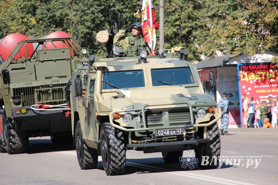 Военный парад в Великих Луках, часть II (ФОТО)