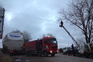 Автопоезд с грузом для Белорусской АЭС въехал в Великие Луки (ФОТО+ВИДЕО)