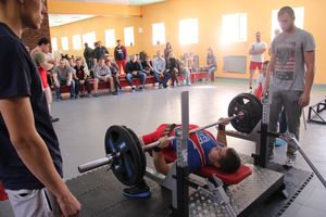 В Великих Луках прошел открытый городской турнир по пауэрлифтингу (фото)