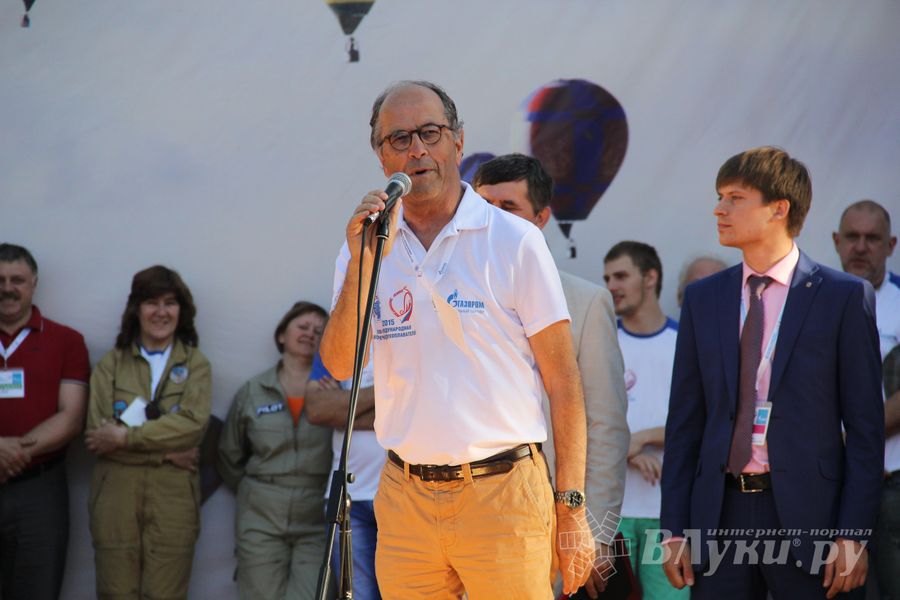 В Великих Луках открылась Международная юбилейная встреча воздухоплавателей (фото)