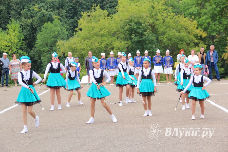 В Великих Луках проходит ​Международный фестиваль-конкурс среди мажореток и барабанщиц (ФОТО)