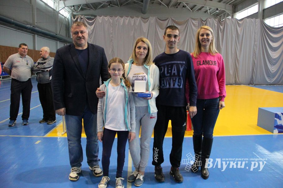 Семейные соревнования «Папа, мама, я – спортивная семья» прошли в Великих Луках (ФОТО)