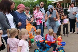 В Великих Луках чествовали близнецов (ФОТО)