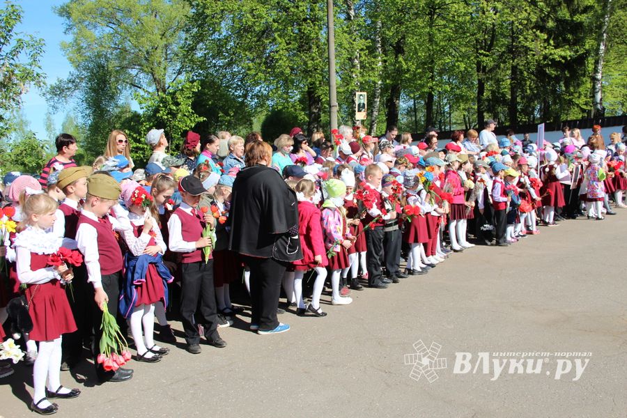 Юные великолучане почтили память бойцов Великой войны (ФОТО)