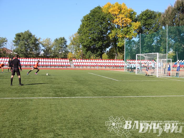 В Великих Луках стартовал открытый турнир по футболу